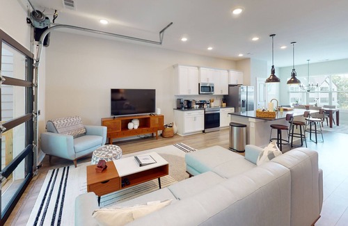 West Meade Haus | The Stonecrest Hideaway | Dog-friendly townhouse in Nashville with deck & grill