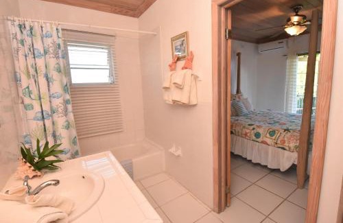 Dunmore Town Kabine | The Sugar Apple Lodging