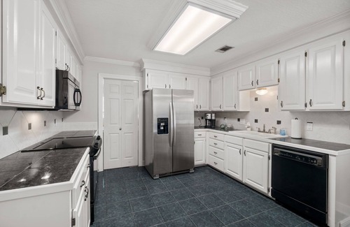 Hattiesburg Haus | The Summer Place House / 4 Bed 2 Bath / The Perfect Home Away From Home