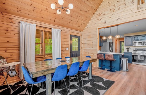 Wolf Laurel Kabine | Indoor Slides ~ Mountain Views ~Game Room ~Hot Tub