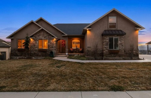 Pleasant Grove Haus | THE SUNSET OASIS! Your resort that feels like HOME!