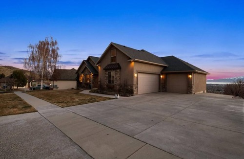 Pleasant Grove Haus | THE SUNSET OASIS! Your resort that feels like HOME!