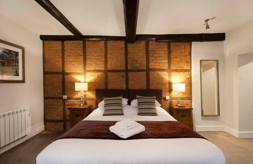 Moreton Hotel | The Talbot Inn