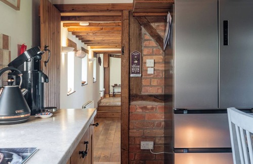 Sedgeberrow Haus | The Threshing Barn-Stunning 5 BD Retreat