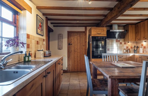 Sedgeberrow Haus | The Threshing Barn-Stunning 5 BD Retreat