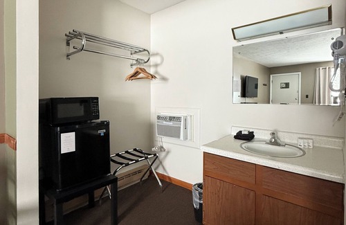 Newberry Hotel | The Trail Inn - Newberry, MI - 13467 M-28