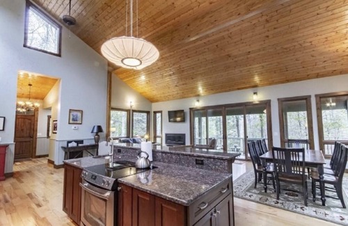 Victor Haus | The Tree House in the heart of the New River Gorge National Park