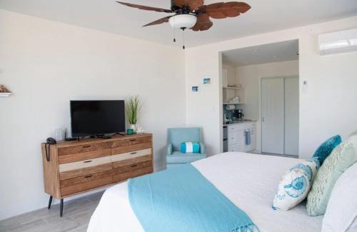 Colliers Bay Haus | The Tropical Breeze Cottage