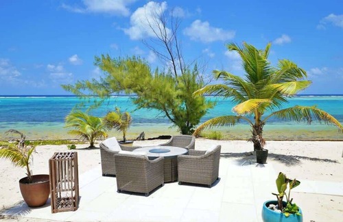 Colliers Bay Eigentumswohnung | The Tropical Breeze Oceanfront Studio Cottage in East End