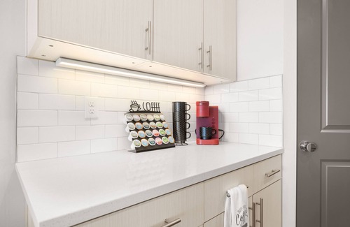 Ephraim Wohnung | The True Badger Honey House