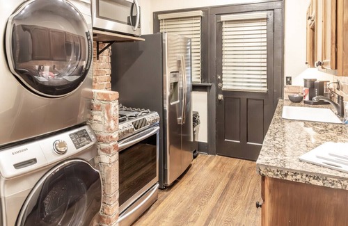 Maple Ridge Wohnung | The Tulsa Edge | Modern Design, Downtown Proximity