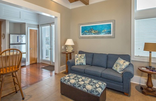 Carrabelle Hütte | "The Turtle Shell" 1BR/1BA 2022 FALL SPECIAL $150 PER NIGHT!