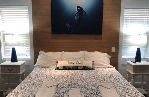 Carrabelle Hütte | "The Turtle Shell" 1BR/1BA 2022 FALL SPECIAL $150 PER NIGHT!