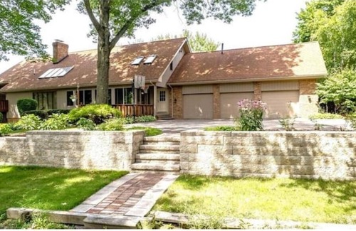 Fowler Haus | The Urban Lake House: Near Avalon Grand Resort