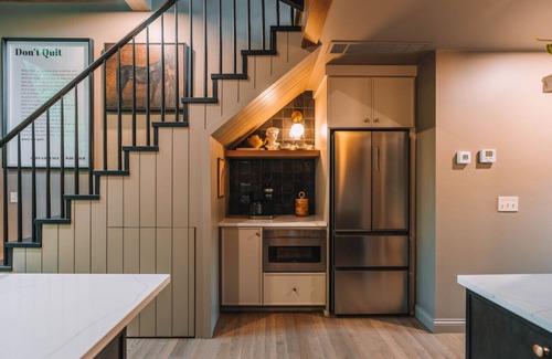 New Philadelphia Kabine | The UtopiA @ Paradise Lake