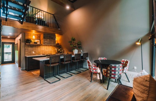 New Philadelphia Kabine | The UtopiA @ Paradise Lake