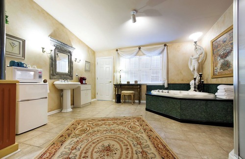 Hammond Bed & Breakfast | The Venetian Suite W/ King Bed