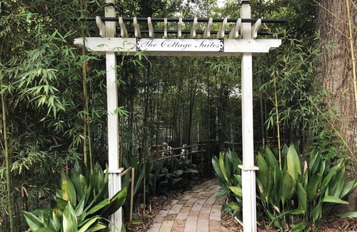 Hammond Bed & Breakfast | The Venetian Suite W/ King Bed