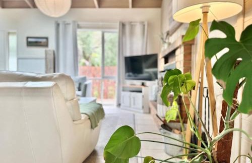Sandy Point Haus | The Vibe Sandy Point Stay 3 Pay 2 Sept to Oct
