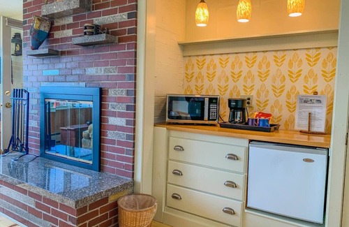 Stonington Hotel | The Victory Chimes - Inn on the Harbor