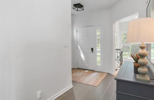 Wooded Estates Haus | The Victory Lounge - 3B 3BA - Close to ND
