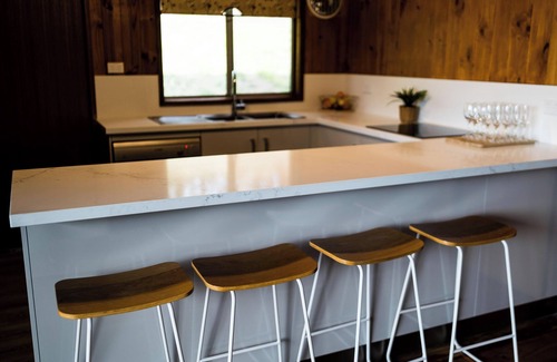 Metung Haus | The View, Metung. Cosy, Comfy, Pet friendly & breathtaking views of Bancroft Bay