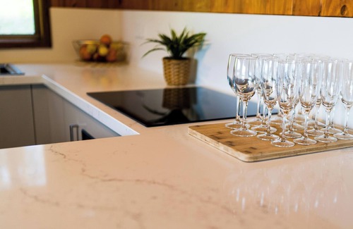 Metung Haus | The View, Metung. Cosy, Comfy, Pet friendly & breathtaking views of Bancroft Bay