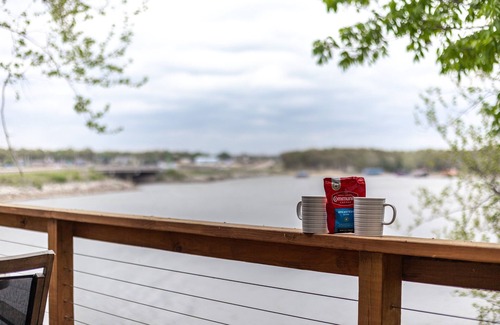 Grove Kabine | 'The View on Grand' Epic Lake Views Modern Luxury