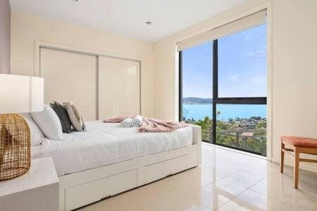 Sandy Bay Haus | The View Sandy Bay 5 bedroom