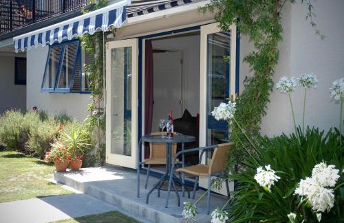 Anderson Park Wohnung | The Village Apartment, just steps to the Village shops, bars and restaurants