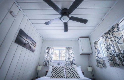 Port Austin Hotel | The Vintage Two at Lakeshore Pines is a cozy 2 bd/1ba unit with Beach Access!