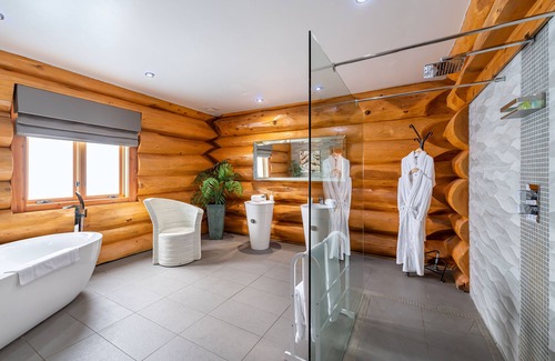 Bathgate Skihütte | The Vu Log Cabins