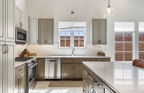 Hurricane Haus | The Wanderer: Pool, Hot Tub, Splash Pad, Dog Friendly