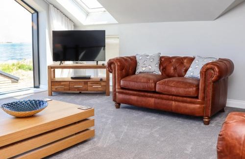 Amble Haus | The Waves