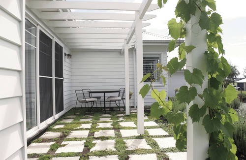 Worrigee Haus | The 'White House' on Tee. Luxury house, close to weddings!