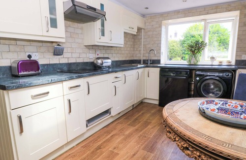 Dorchester Hütte | THE WHITE HOUSE, pet friendly, with a garden in Piddletrenthide