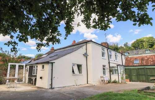 Dorchester Hütte | THE WHITE HOUSE, pet friendly, with a garden in Piddletrenthide