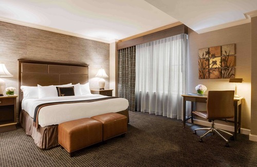 Near North Side Hotel | The Whitehall Hotel, BW Premier Collection