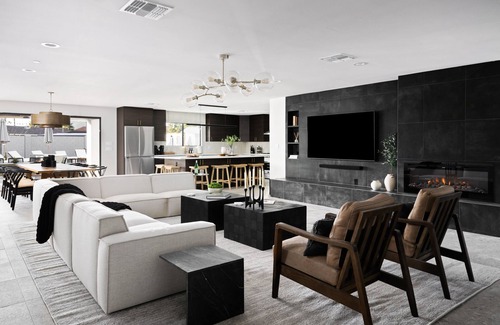 Cranbrooke Manor Villa | The Wilshire: New 7BD/5BA Luxury Villa Retreat [Heated Pool/Hot Tub Included]