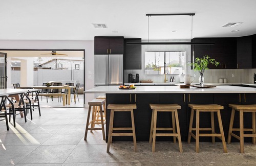 Cranbrooke Manor Villa | The Wilshire: New 7BD/5BA Luxury Villa Retreat [Heated Pool/Hot Tub Included]