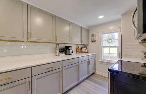 Dayton Haus | 'The Windmill House' w/ Pond: 9 Mi to Dayton!