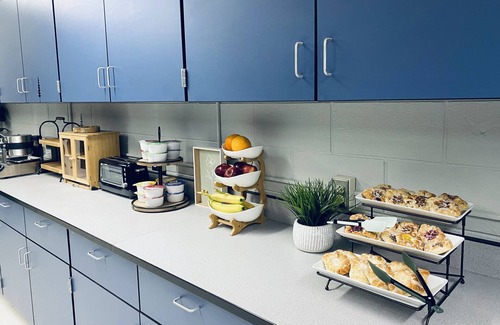 Wellston Wohnung | The Woods Bed & Breakfast Suite, Theater, Event Center, and many more amenities!