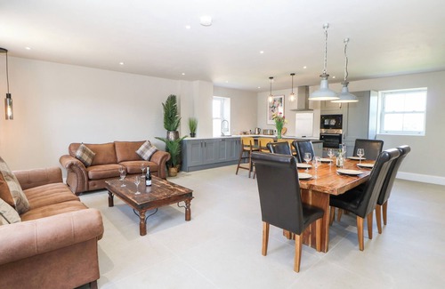 Northallerton Hütte | THE WORKSHOP, family friendly, with open fire in Darlington