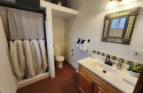 Oracle Resort | The Wrangler @C.O.D. Ranch! Perfect romantic spot for 2 w/ views & hiking trails