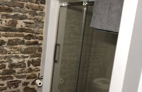 Iola Wohnung | The Zahn suite is on the historic square in Iola, Kansas