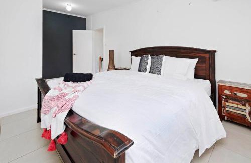 Blair Athol Haus | The Zebra - 4Bdrm Slps 8 2 Bathrm Wi-Fi