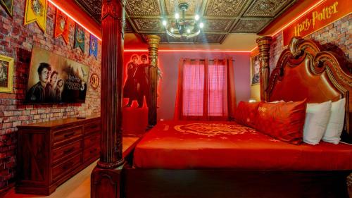 Four Corners Haus | Themed 5BR Resort Escape With Game Room & Pool 15987