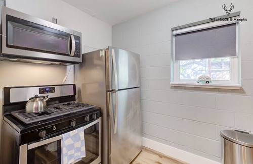 Medical District Wohnung | Themed Lux Loft with King Bed, Free Parking & Wi-Fi