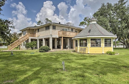 Theriot Haus | Theriot Camp Outdoor Dreaming Retreat with Dock!