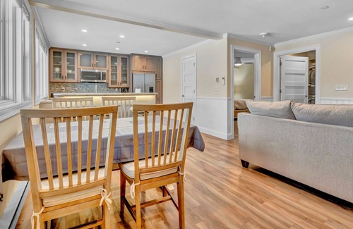 Pine Point Eigentumswohnung | These luxury condos are located directly on the white sands of Pine Point Beach